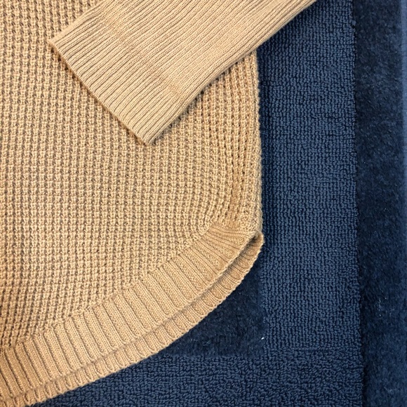 Michael Kors waffle weave turtleneck sweater. - Picture 3 of 7